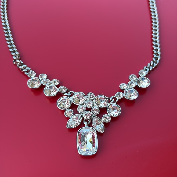 GIVENCHY Necklace, Excellent Condition, this piece is STUNNING. - Picture 2 of 4